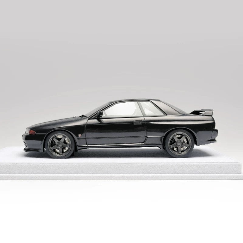 MOTORHELIX 1/18 Nissan GT-R R32 Versión personalizada Modelo de coche