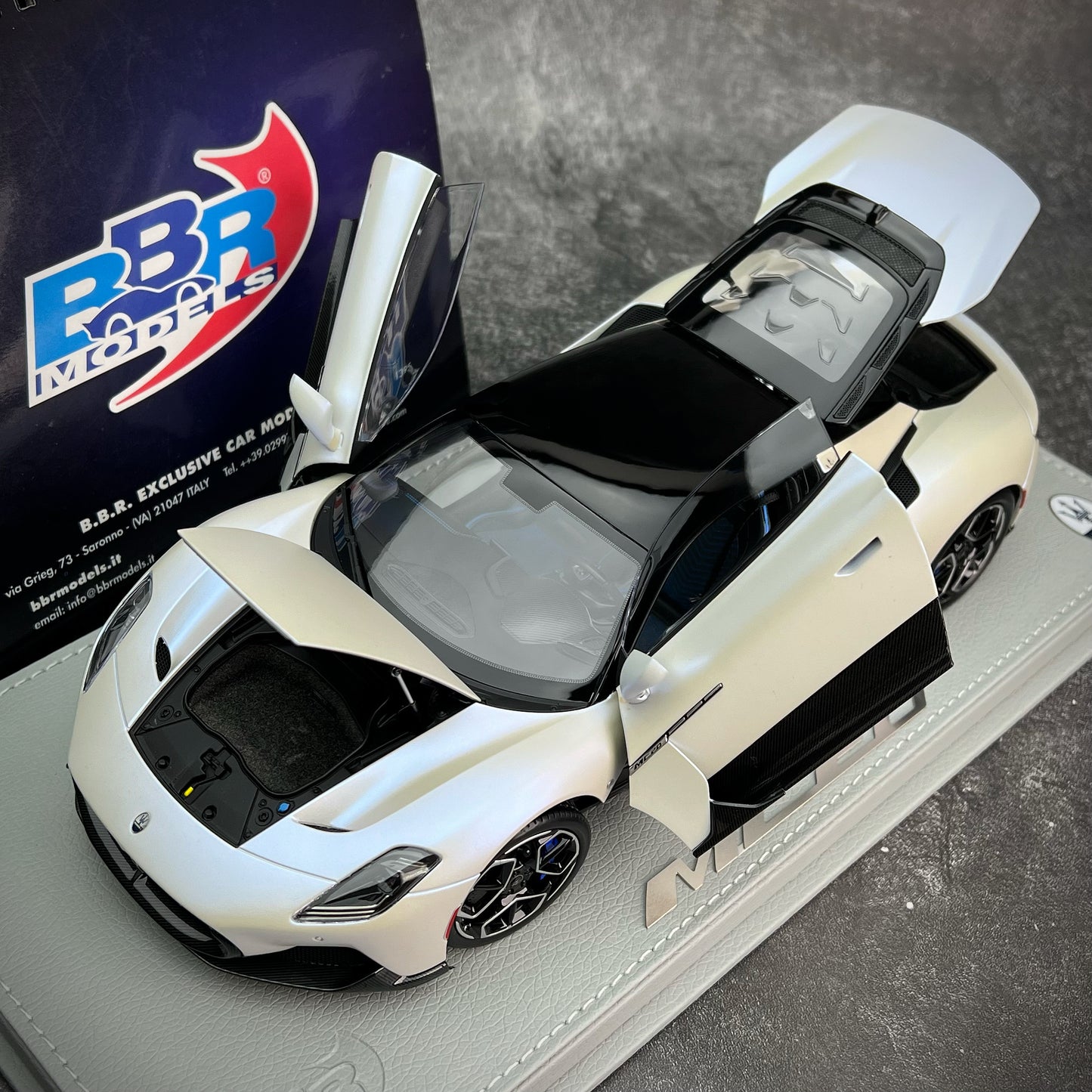 Modelo de coche Maserati MC20 BBR 1/18