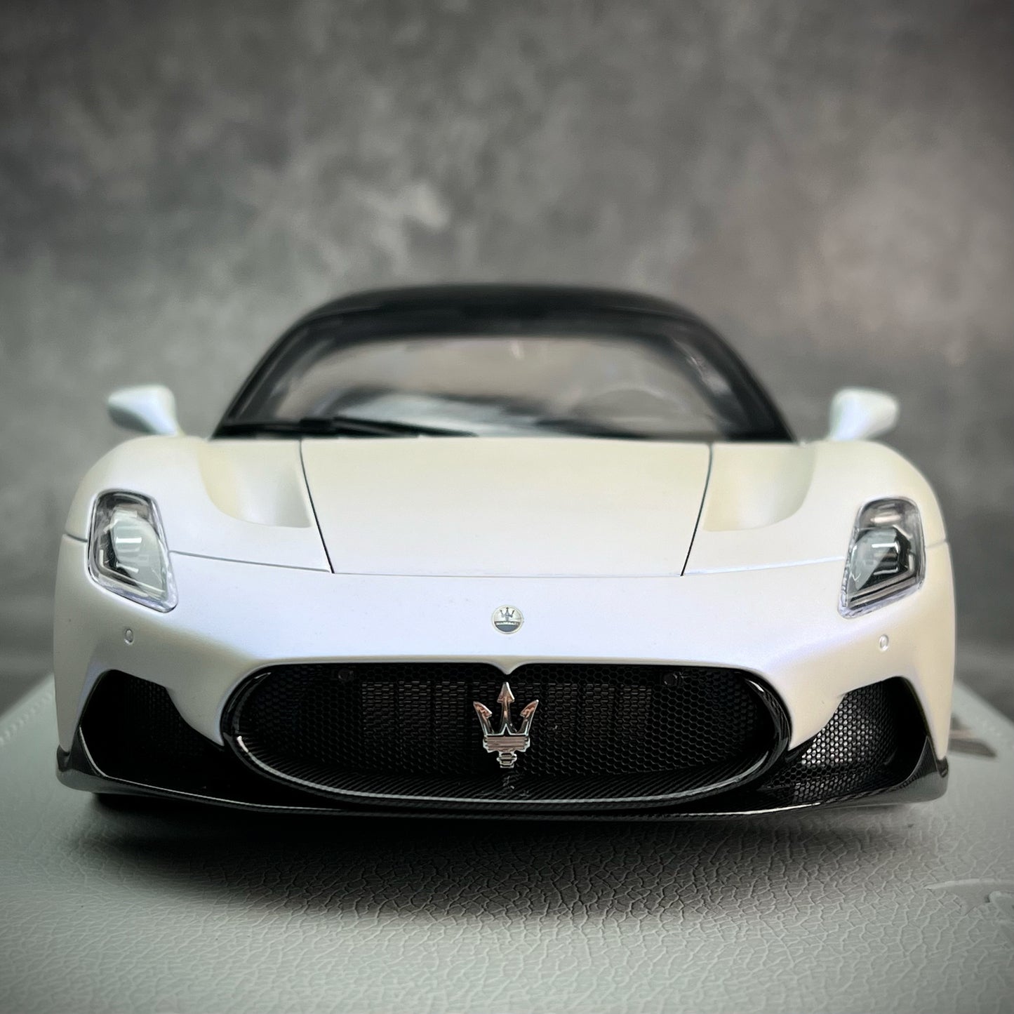 Modelo de coche Maserati MC20 BBR 1/18