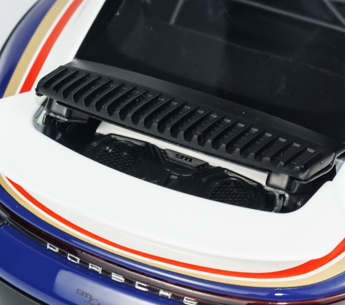 MINICHAMPS 1/18 Porsche 911 Dakar modèle de voiture