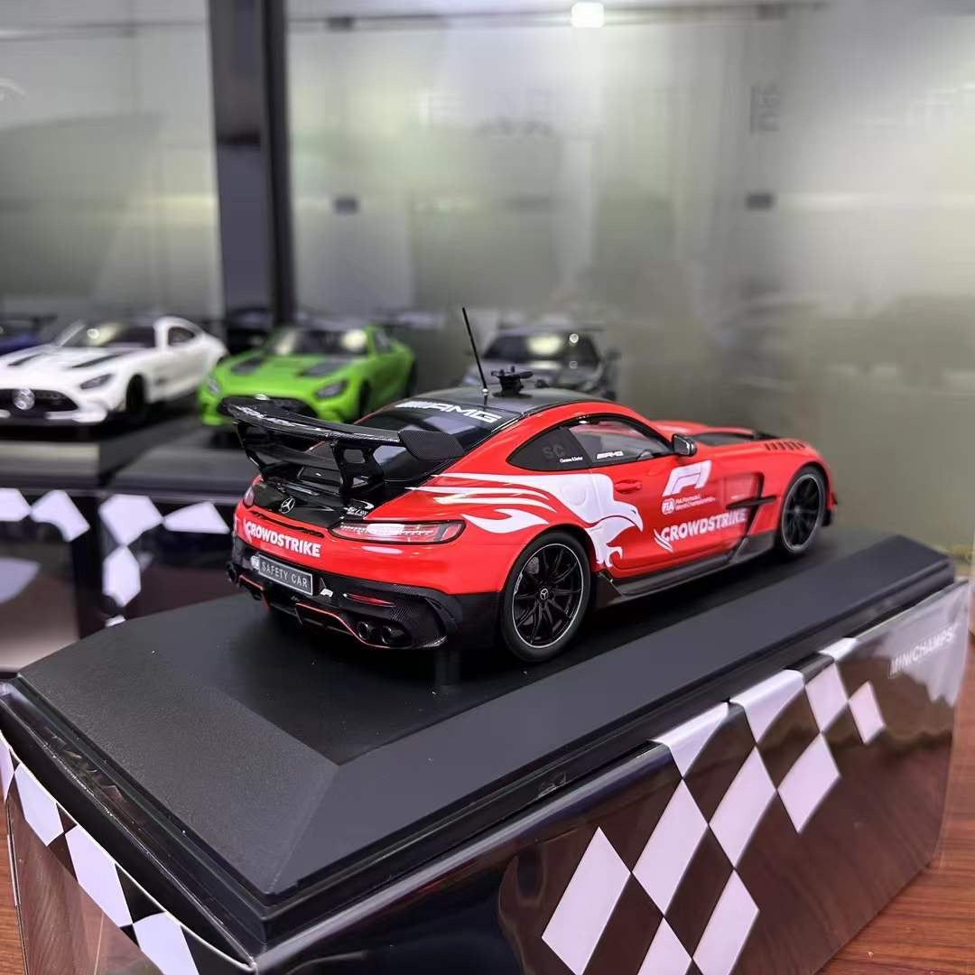 MINICHAMPS 1/18 AMG GTR F1 Voiture de sécurité Modèle réduit