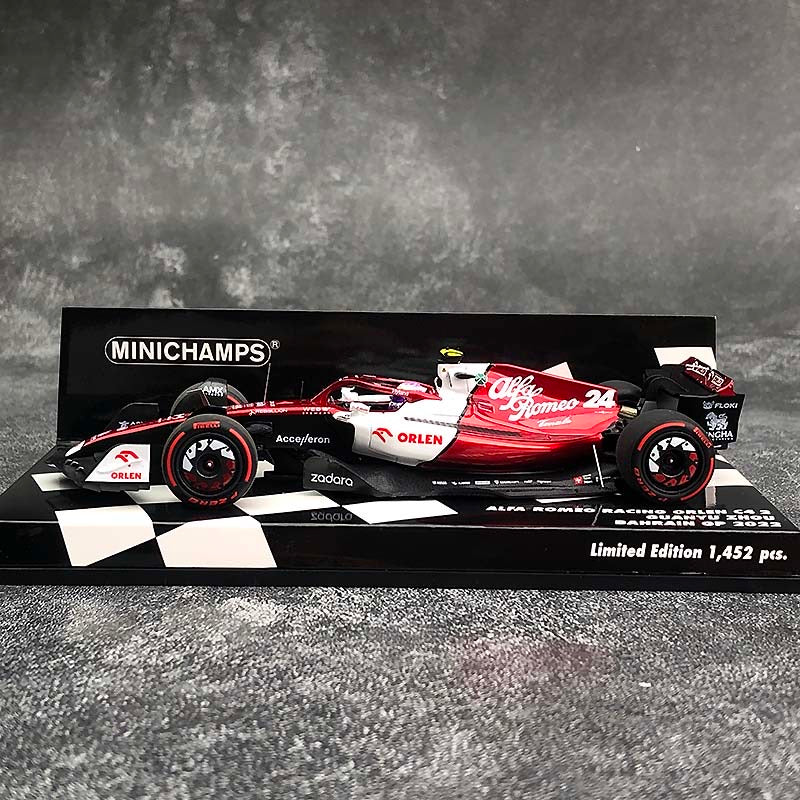 MINICHAMPS 1/43 Alfa Romeo F1 Racing Orlen C42 Bahrein Modelo Coche