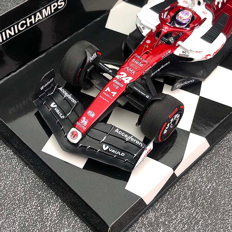 MINICHAMPS 1/43 Alfa Romeo F1 Racing Orlen C42 Bahrein Modelo Coche