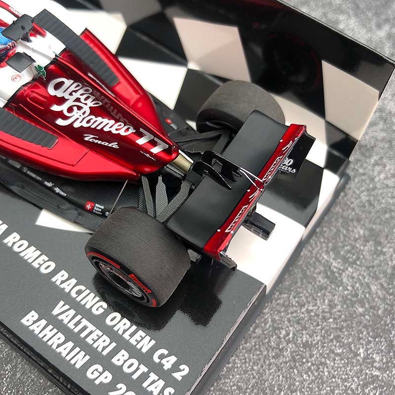 MINICHAMPS 1/43 Alfa Romeo F1 Racing Orlen C42 Bahrein Modelo Coche