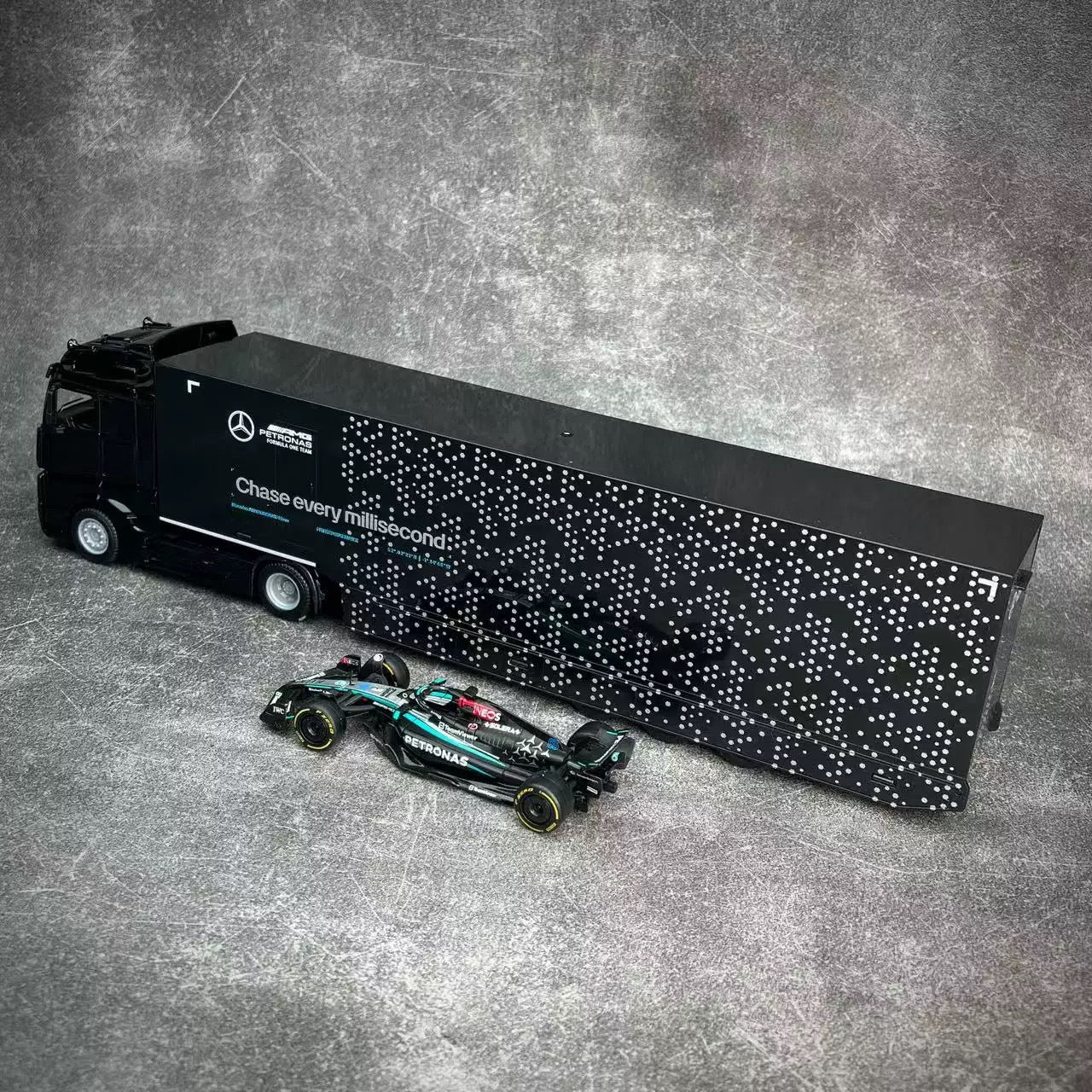 MINICHAMPS 1/43 Mercedes Benz W15 F1 Camión con coche modelo F1 Combo n.° 63