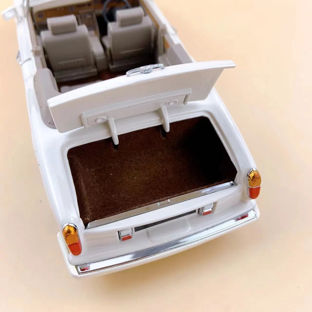 El Rolls-Royce Corniche IV de 1992 a escala 1/24 de Franklin Mint