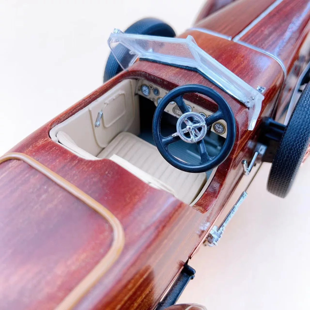 Modelo de coche Hispano-Suiza Tulipwood de 1924 a escala 1/24 de Franklin Mint