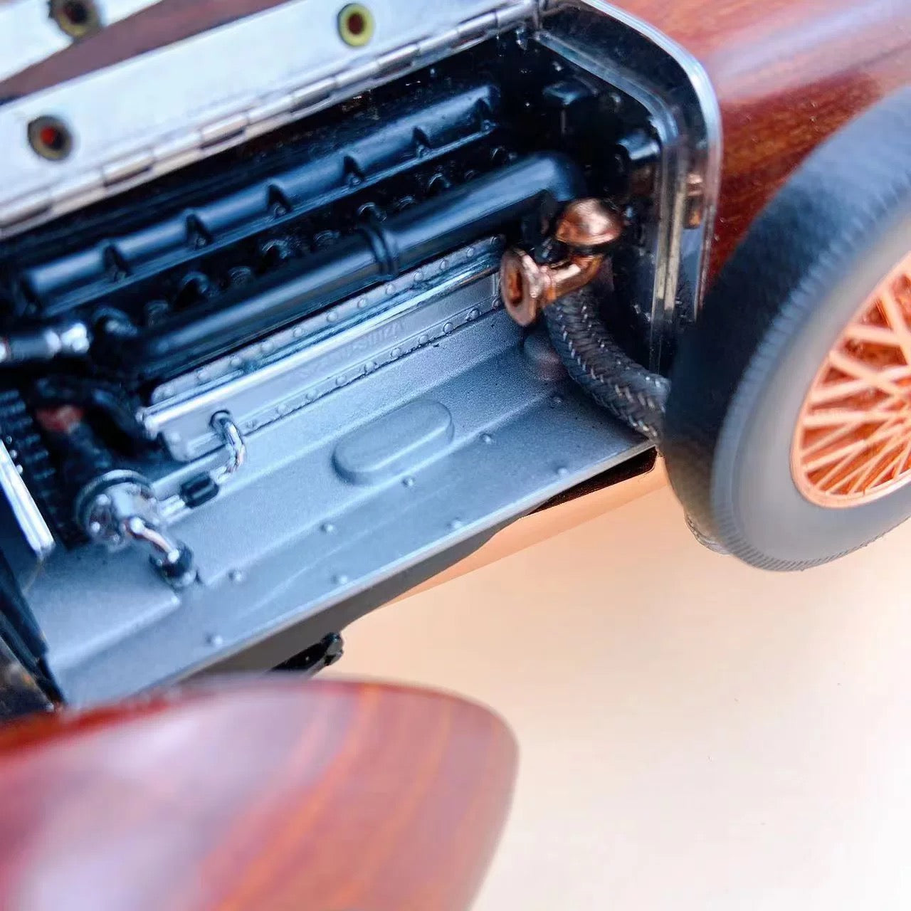 Modelo de coche Hispano-Suiza Tulipwood de 1924 a escala 1/24 de Franklin Mint