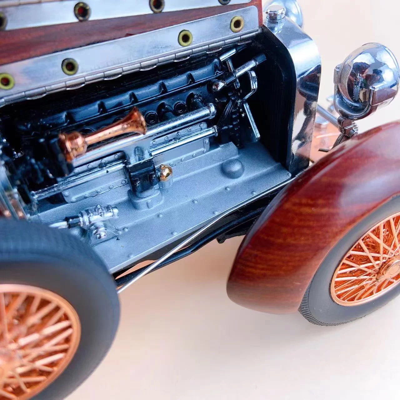 Modelo de coche Hispano-Suiza Tulipwood de 1924 a escala 1/24 de Franklin Mint