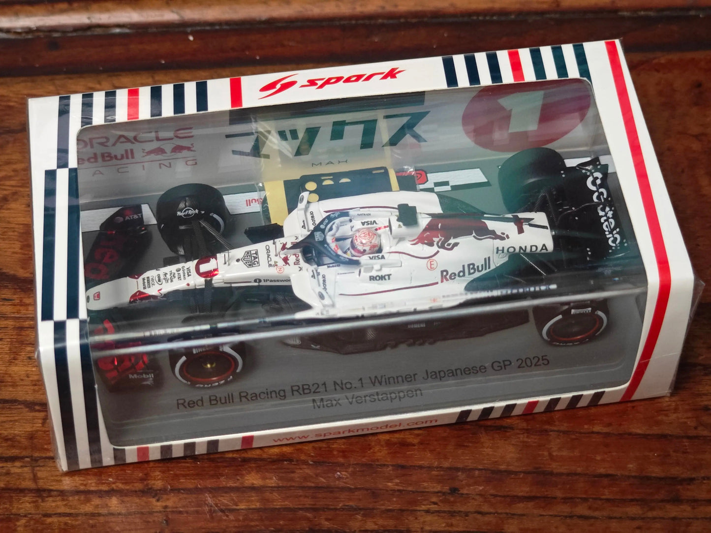 Spark 1/43 Red Bull Racing RB21 No.1 Ganador del GP de Japón 2025 Max Verstappan Modelo de coche
