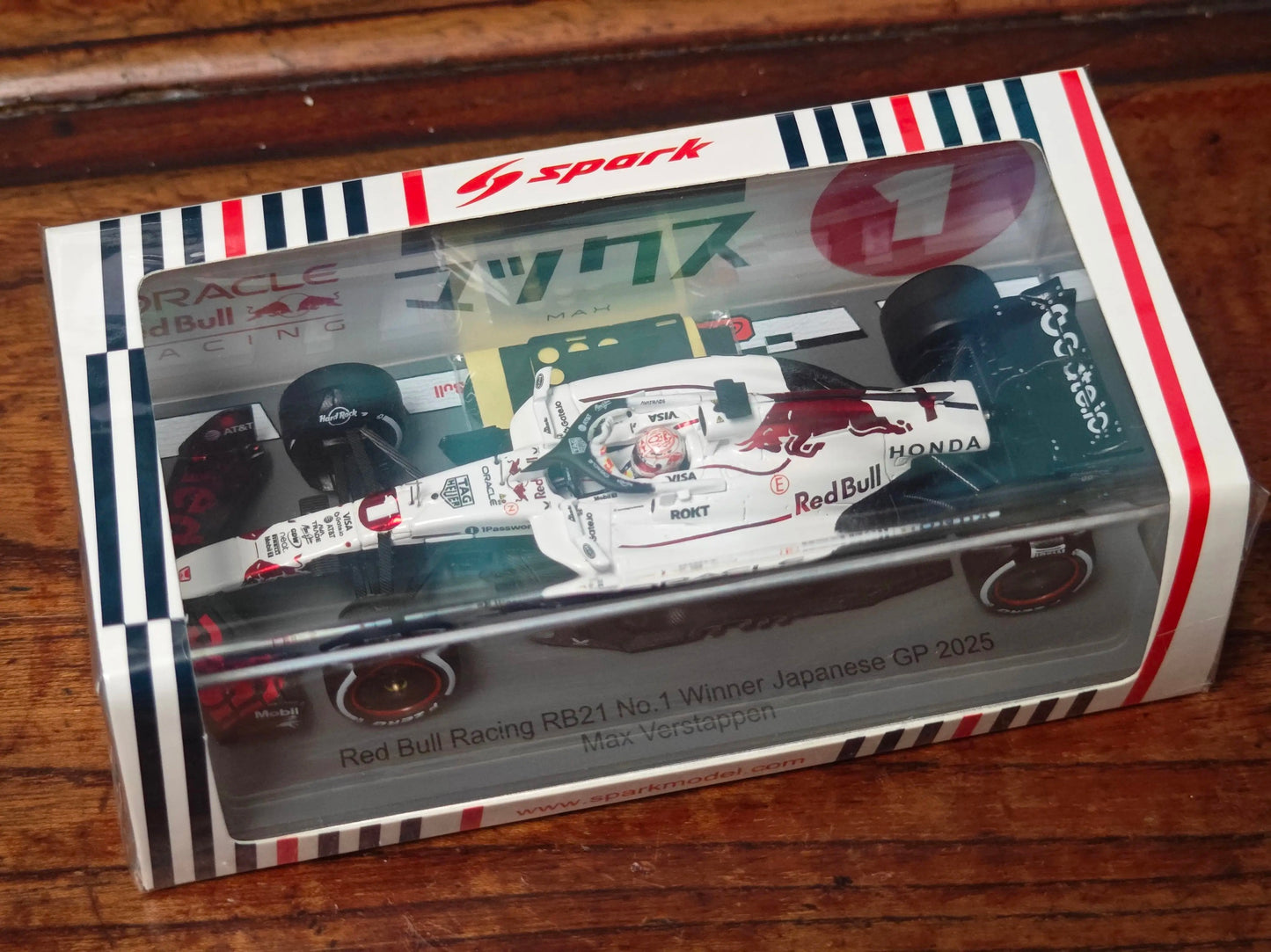 Spark 1/43 Red Bull Racing RB21 No.1 Ganador del GP de Japón 2025 Max Verstappan Modelo de coche