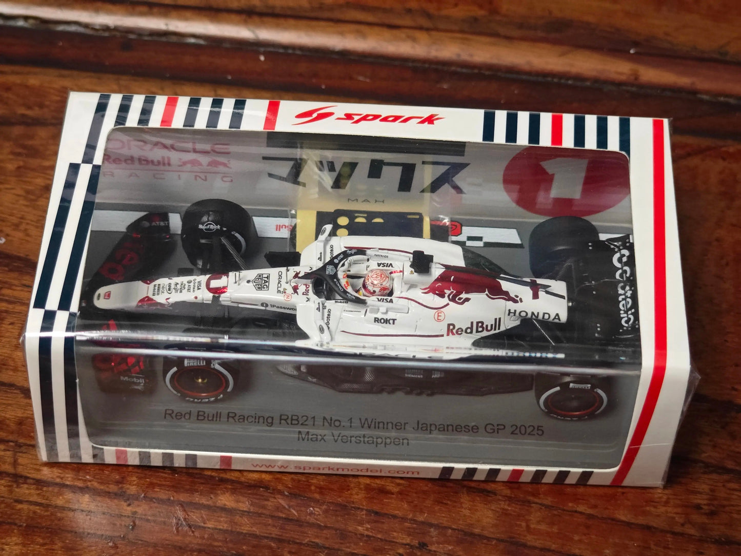 Spark 1/43 Red Bull Racing RB21 No.1 Ganador del GP de Japón 2025 Max Verstappan Modelo de coche
