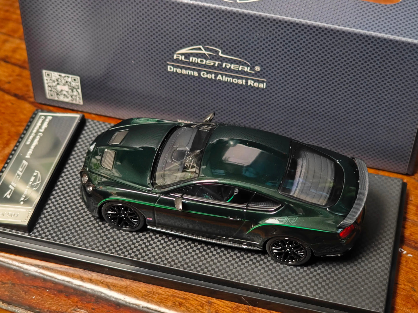 Bentley Continental GT3-R verde a escala 1/43 casi real
