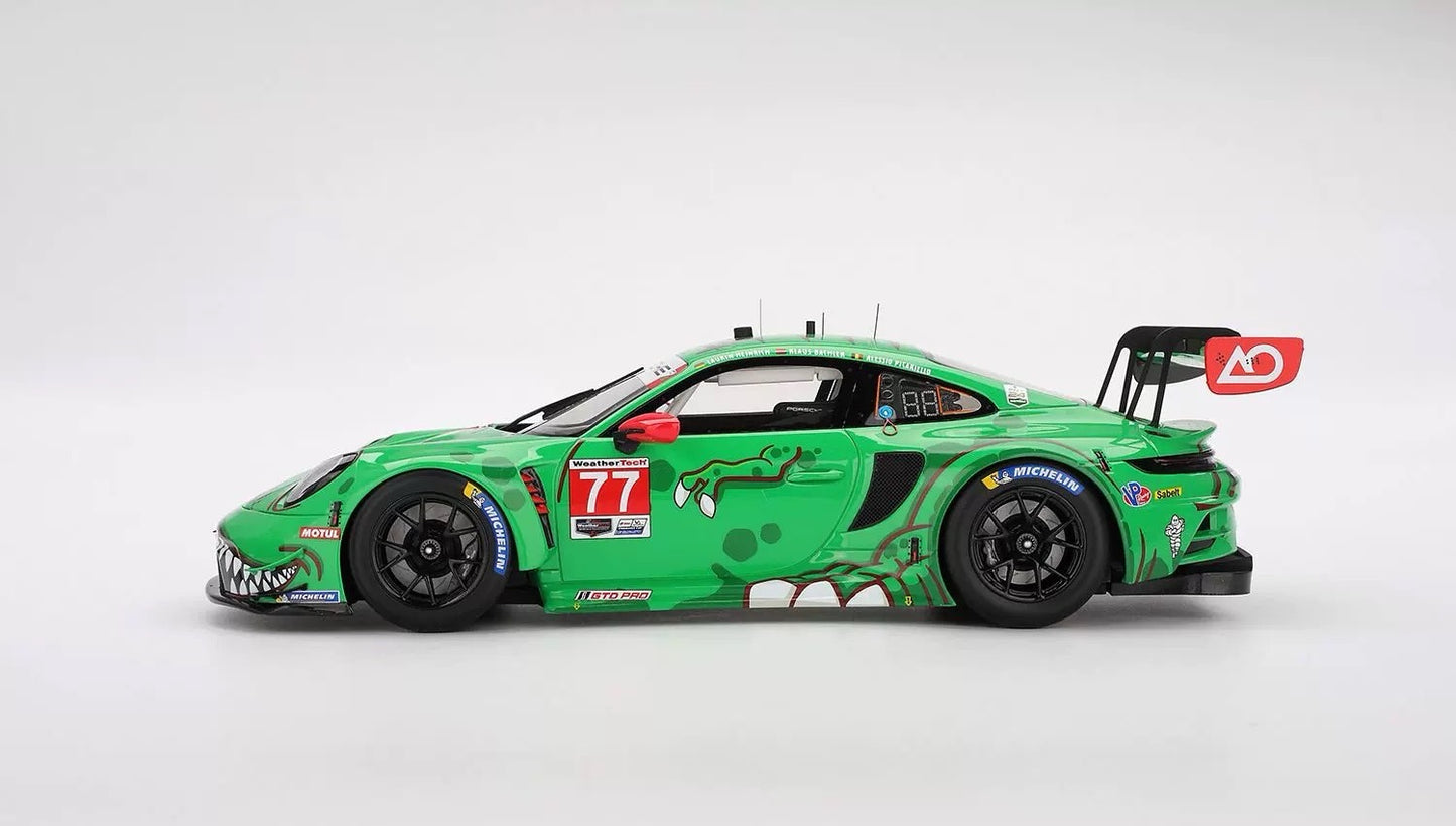 Porsche 911 GT3 R (992) #77, maqueta de resina, escala 1/18