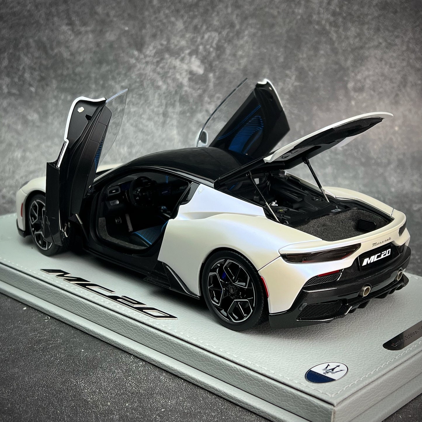 Modelo de coche Maserati MC20 BBR 1/18