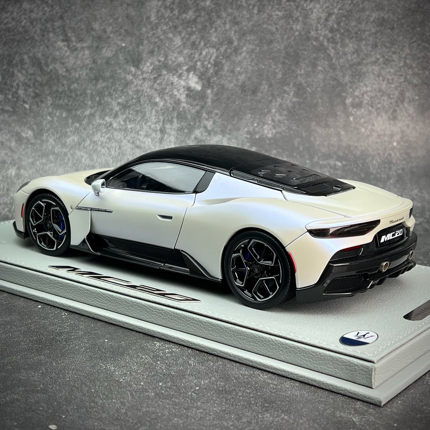 Modelo de coche Maserati MC20 BBR 1/18
