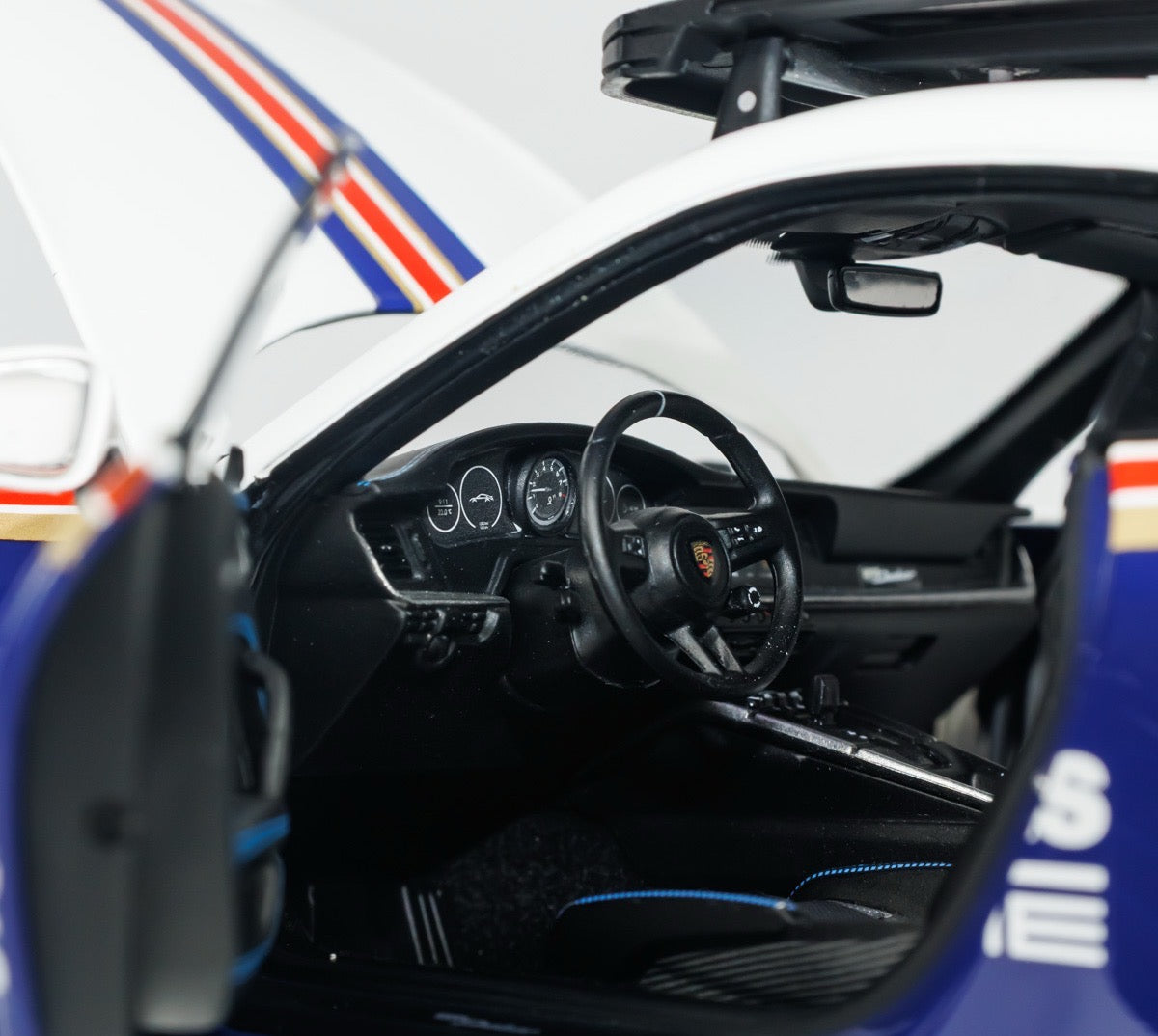 MINICHAMPS 1/18 Porsche 911 Dakar modèle de voiture