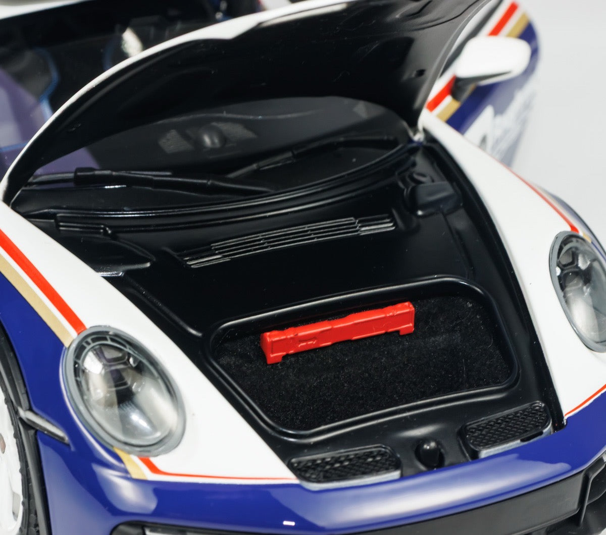 MINICHAMPS 1/18 Porsche 911 Dakar modèle de voiture