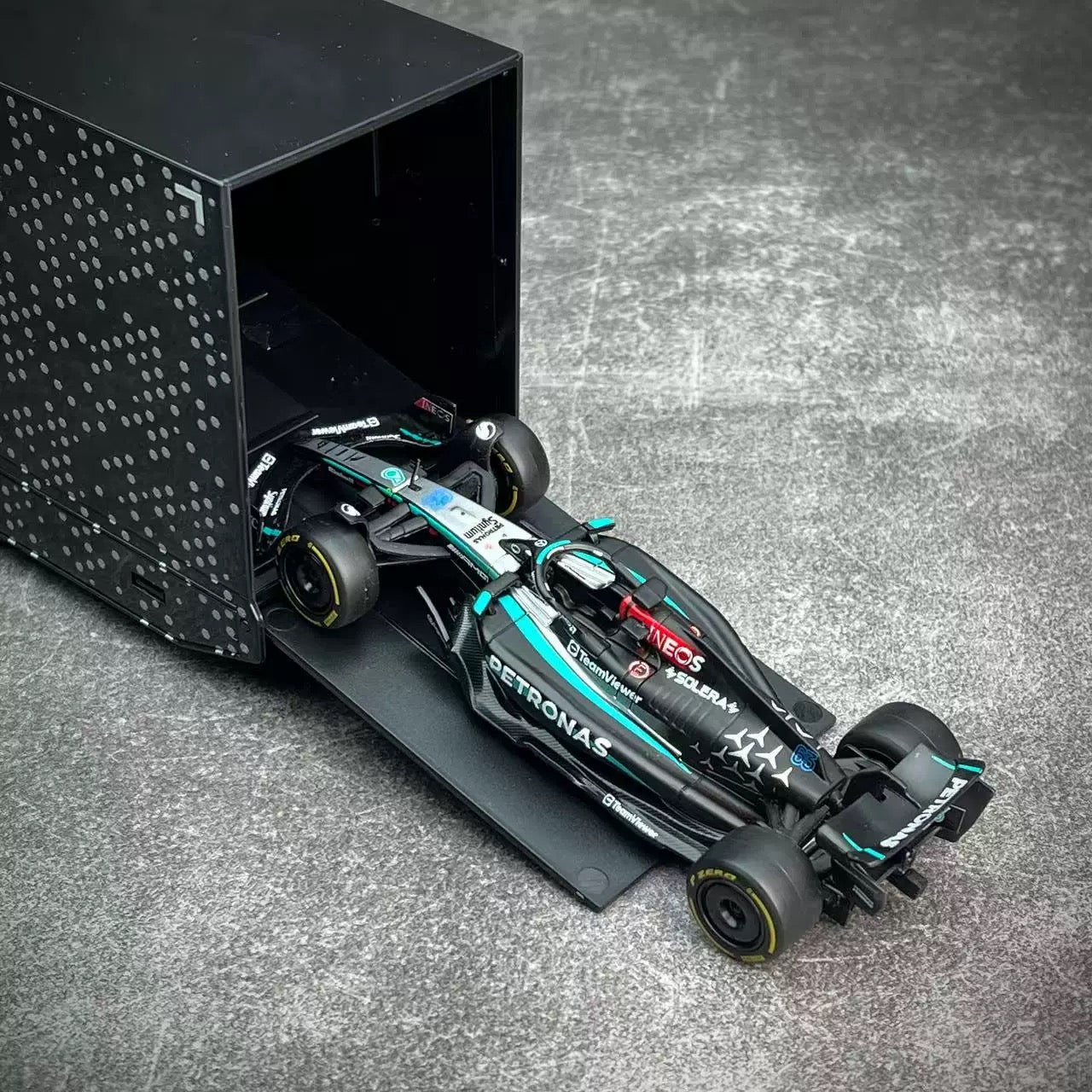 MINICHAMPS 1/43 Mercedes Benz W15 F1 Camión con coche modelo F1 Combo n.° 63