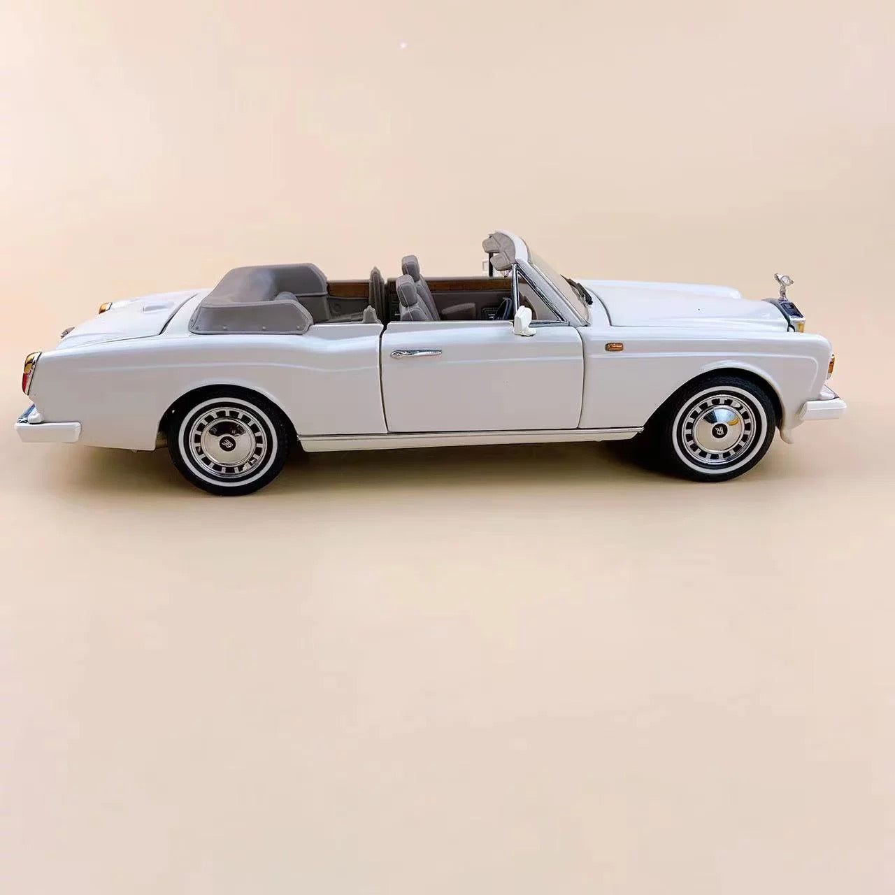 El Rolls-Royce Corniche IV de 1992 a escala 1/24 de Franklin Mint