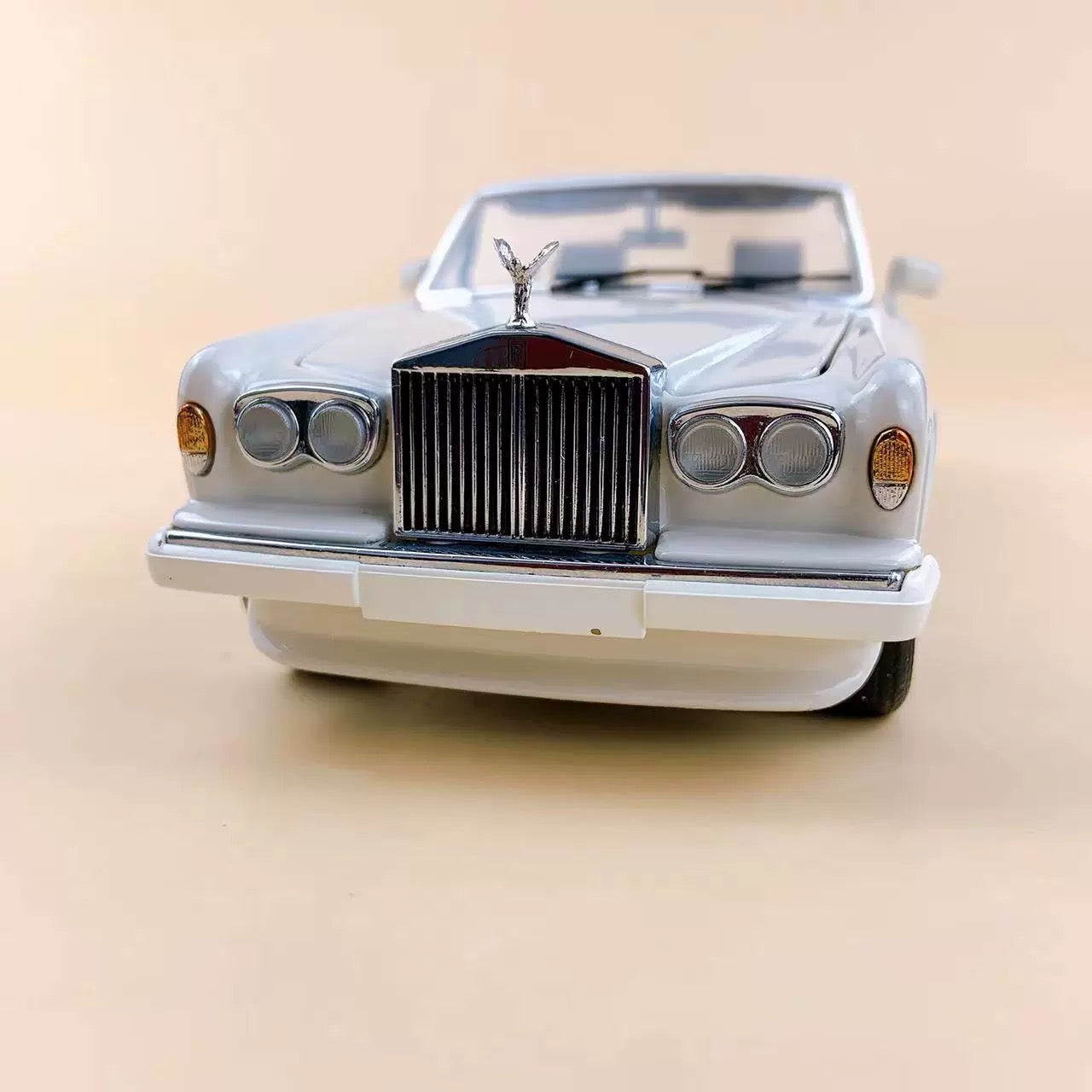 El Rolls-Royce Corniche IV de 1992 a escala 1/24 de Franklin Mint
