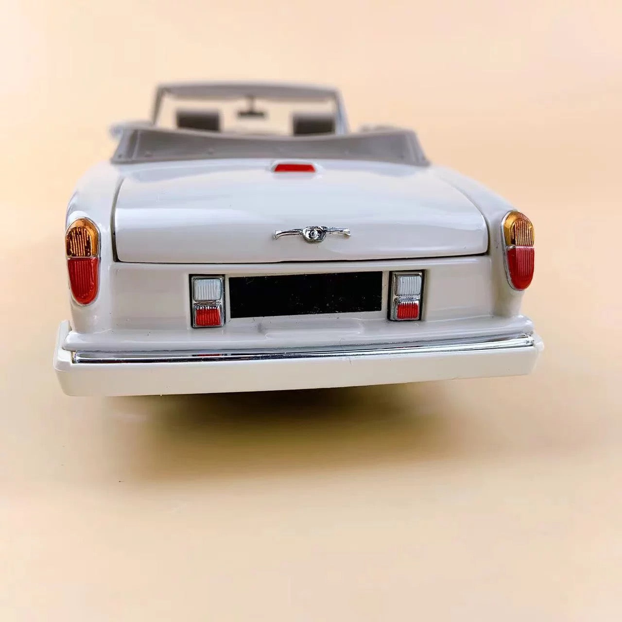 El Rolls-Royce Corniche IV de 1992 a escala 1/24 de Franklin Mint