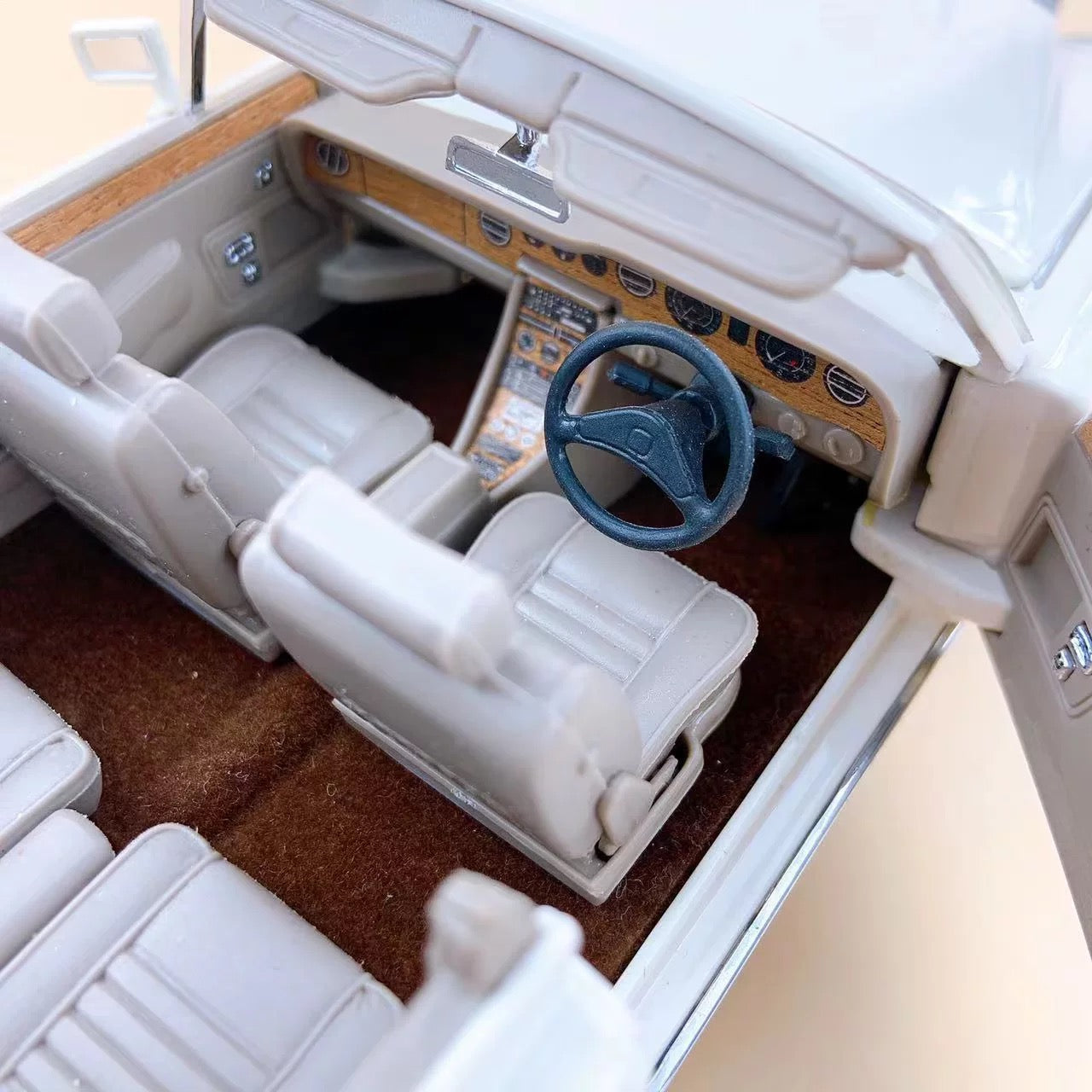El Rolls-Royce Corniche IV de 1992 a escala 1/24 de Franklin Mint