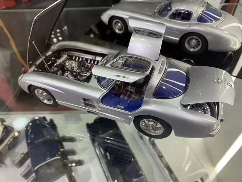 Modelo de coche Mercedes-Benz 300SLR W198 Uhlehaut Coupé CMC a escala 1/18