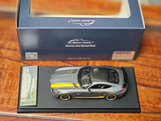 Maquette de voiture grise AlmostReal 1/43 Mercedes-Benz AMG GT-R 2017