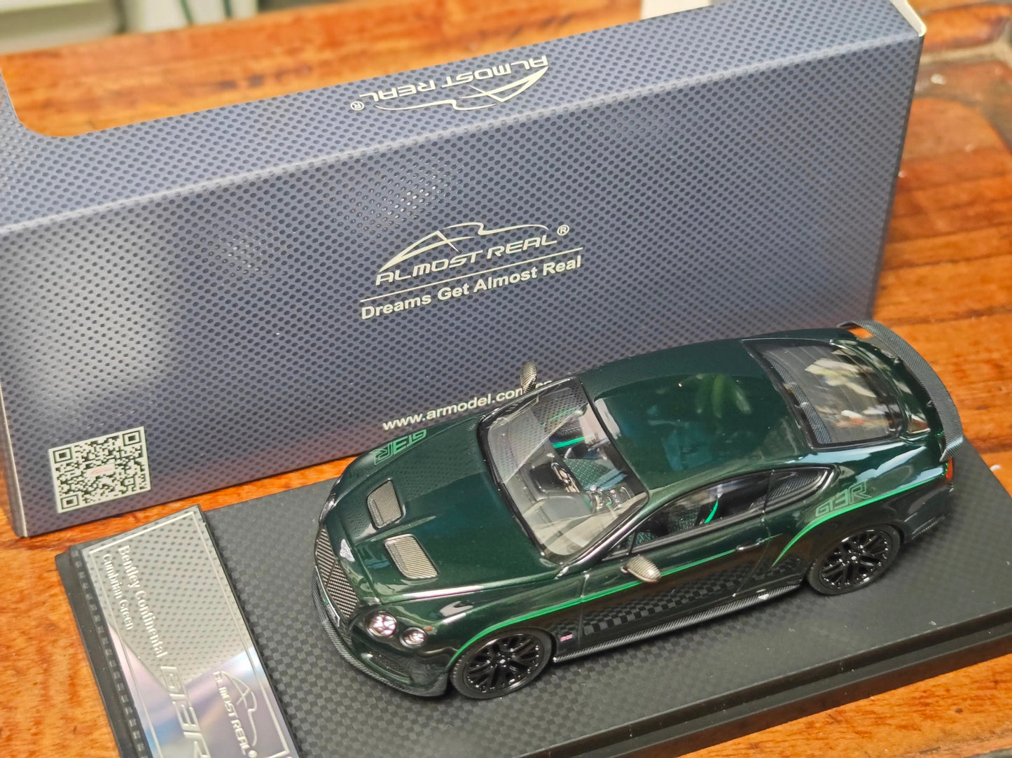 Bentley Continental GT3-R verde a escala 1/43 casi real