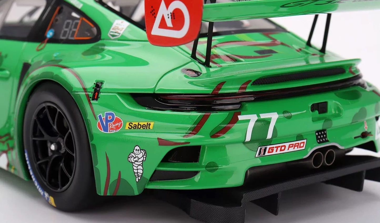 TOPSPEED 1/18 Porsche 911 GT3 R (992) #77 Modèle réduit de voiture en résine