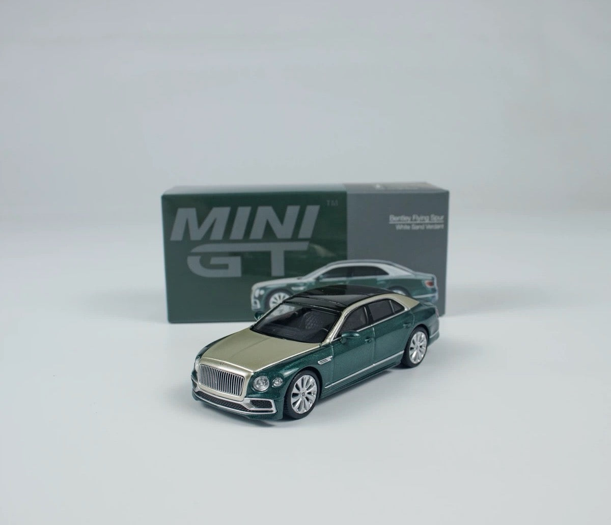 MINIGT 1/64 Bentley Flying Spur White Sand Verdant MGT00867 Modelo de coche fundido a presión
