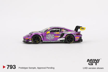 MINI GT #793 Porsche 911 GT3 R #27 Signature Gift Set – 1:64 Diecast Model, Acrylic Display Case & Custom Collector Card